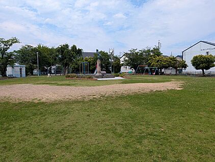 萱野公園 約300m(徒歩約4分　自転車約2分)
