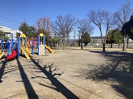 馬道公園 約350m(徒歩約5分　自転車約2分)