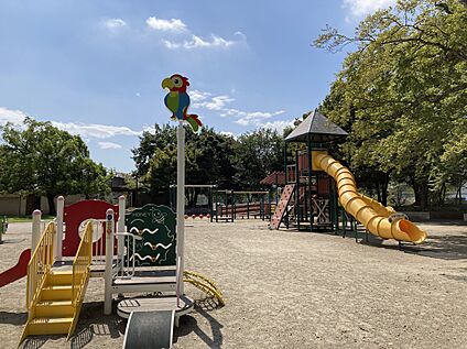 各務原市民公園 約1,400m(徒歩約18分　自転車約6分)