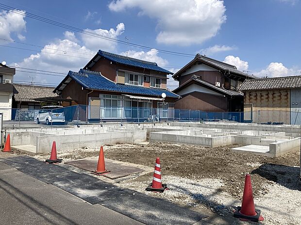 【【前面道路含む現地写真】】お子様は好奇心がいっぱい。外で遊んだり、地域の人との交流があったり♪そんなお子様の成長を支える周辺環境が充実。加納町エリアだからこその充実した子育て環境です。