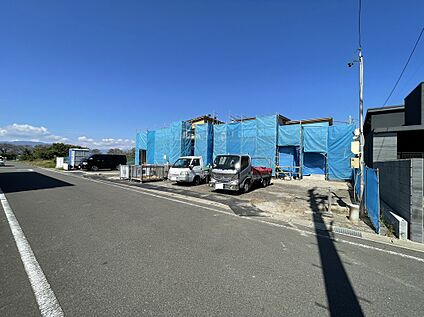【前面道路含む現地写真】