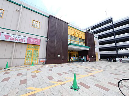 アピタ桑名店 約1500m(自転車約6分　車約３分)