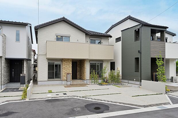 【E棟　外観】一棟一棟、デザインも間取りも違います。現地にてぜひご覧ください。