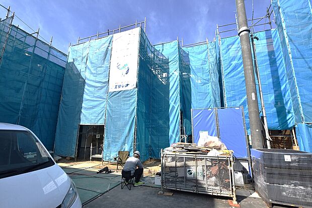 【【C棟 外観】】流行に左右されず、将来にわたって価値が継続する凛とした佇まい。おしゃれな雰囲気や自然の潤い、親しみやすさといった暮らしを豊かにしてくれる住空間です。