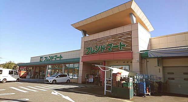 フレンドマート(約150m)