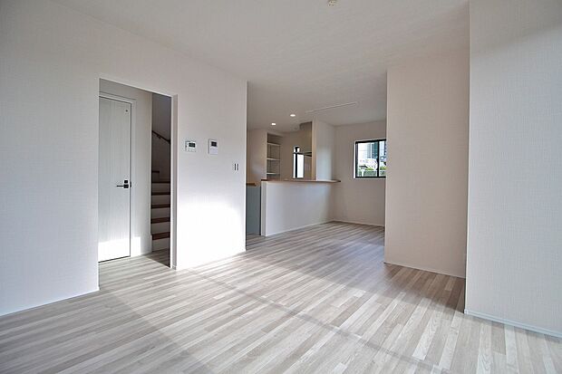 【守山市:O様邸 2024年12月完成】日当たりの良い立地にホワイト調の空間は相性抜群です