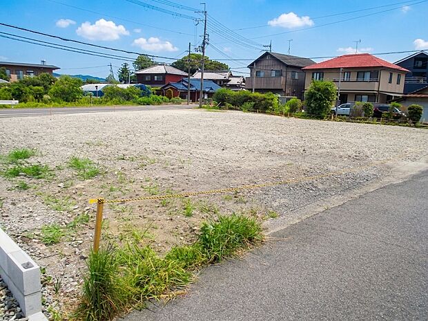 平坦地なので車の駐車も楽々♪
