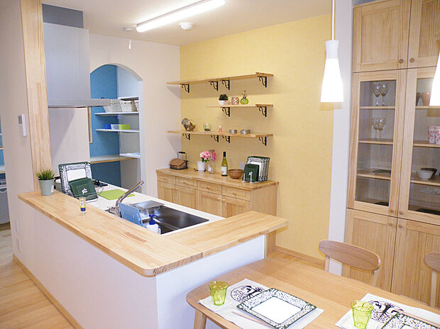 【 【施工例】キッチン】人気の対面キッチンは小さいお子様から目を離さずにお料理できるので安心です。