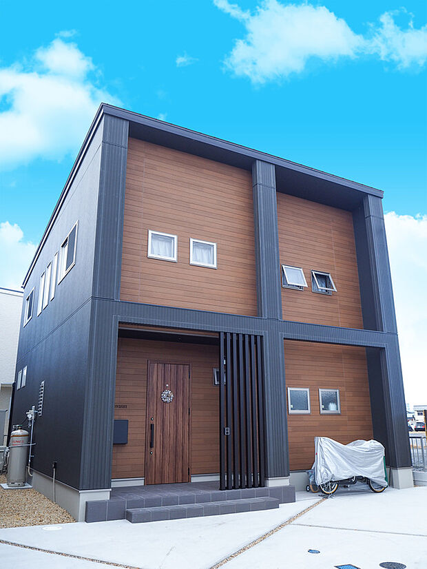 【【施工例】外観】外壁がお洒落な仕上がり！毎日の帰宅が楽しみになりそうです。