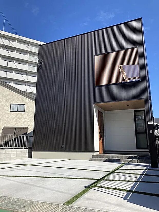 【【施工例】外観】ダークカラーでカラーコーディネートしました。