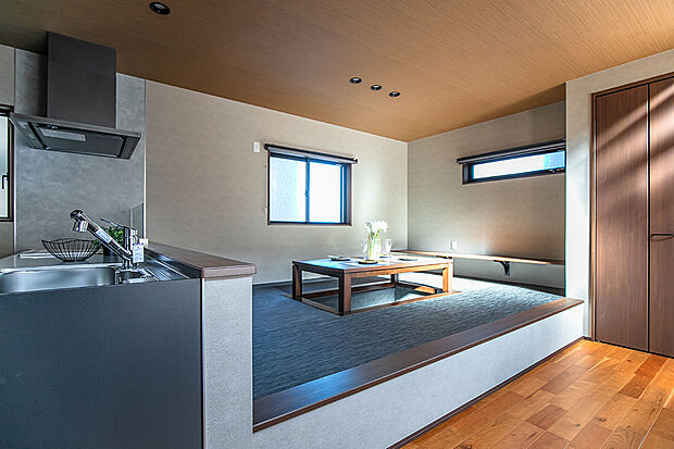 畳の堀こたつダイニングは、食事以外の時間も、なんとなく居たいと思える空間。/10号地