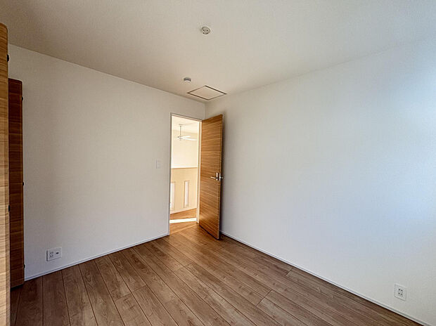 【【居室】※2025年11月21日撮影】全居室にクローゼット完備で申し分ない収納力◎