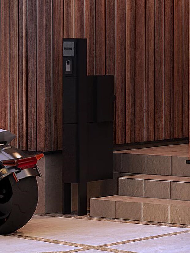 【完成予想図(外観)】【宅配ボックス】お出かけ中でも荷物を受け取れる宅配ボックス付き門柱を採用。ドアホンや表札・ポストが一体型となったシステム門柱です。（街並完成予想図）