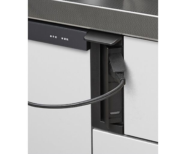 【キッチンコンセント】デザインはすっきり、欲しい場所に使いやすいコンセントを配置。調理家電がスムーズに使え、毎日のキッチンワークをもっと快適にします。