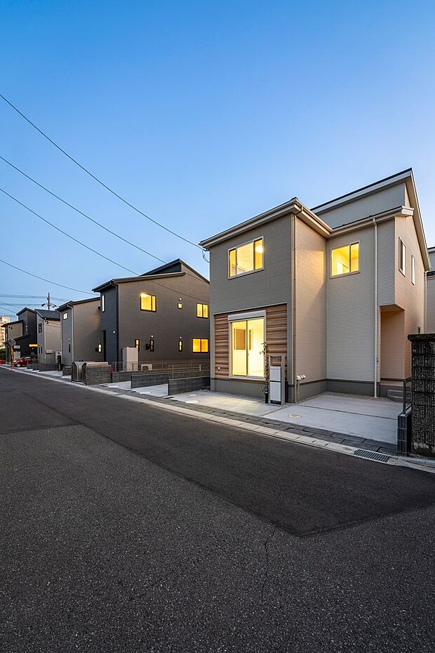 【現地外観写真】現地街並夕景(2026年1月撮影)