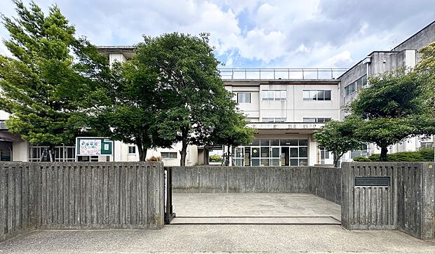 松葉第二小学校（約1,030m）