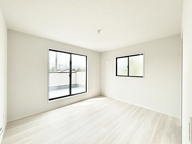 明るいバルコニーサイドに洋室を設置。目覚めの良い寝室に。