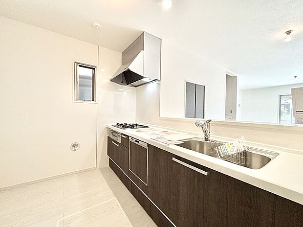 ゆとりあるキッチンではご家族と楽しくお料理ができます。