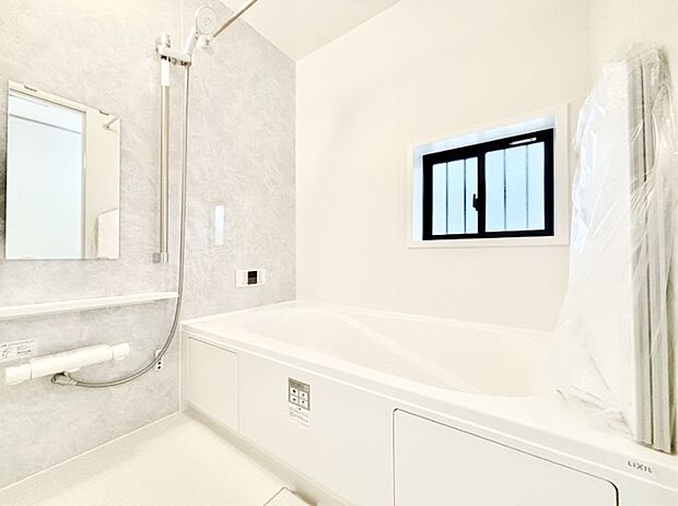 浴室乾燥機付きのバスルームでいつでも快適なバスタイムが楽しめます！