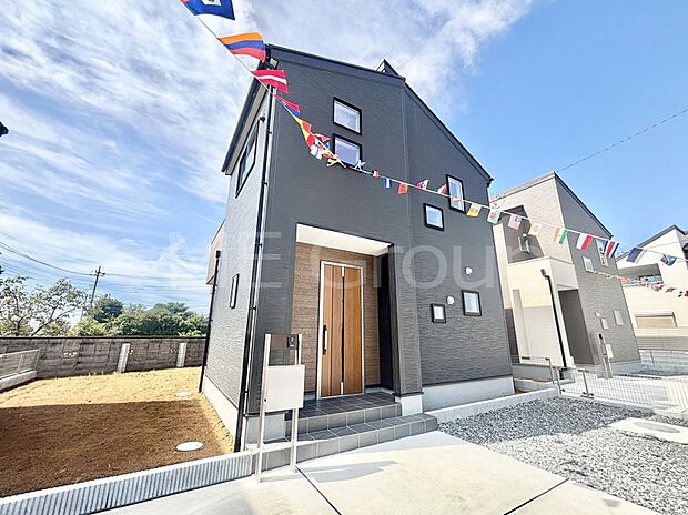 上質感あふれる外観デザイン。魅力の住まいを実現。 