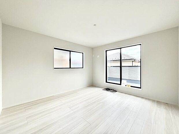 明るいバルコニーサイドに洋室を設置。目覚めの良い寝室に。