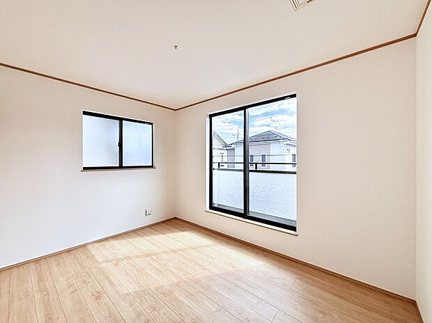 明るいバルコニーサイドに洋室を設置。目覚めの良い寝室に。 