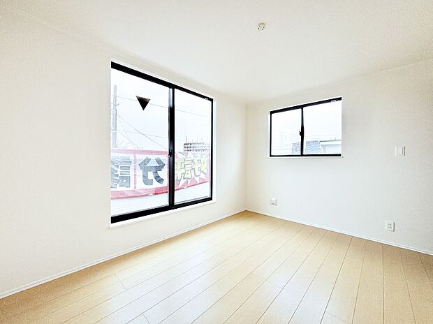 明るいバルコニーサイドに洋室を設置。目覚めの良い寝室に。 