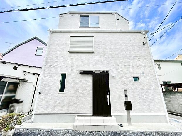 洗練された外観、上質な住空間が広がる室内は永く安心して過ごせる住居です。