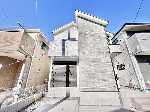 堂々完成!たっぷりの陽光と開放感に包まれる明るい住まい。