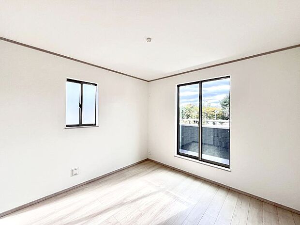 明るいバルコニーサイドに洋室を設置。目覚めの良い寝室に。 