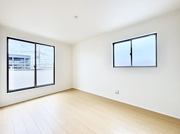 明るいバルコニーサイドに洋室を設置。目覚めの良い寝室に。 