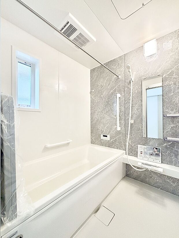 落ち着いた雰囲気でゆっくりお寛ぎいただけるバスルーム