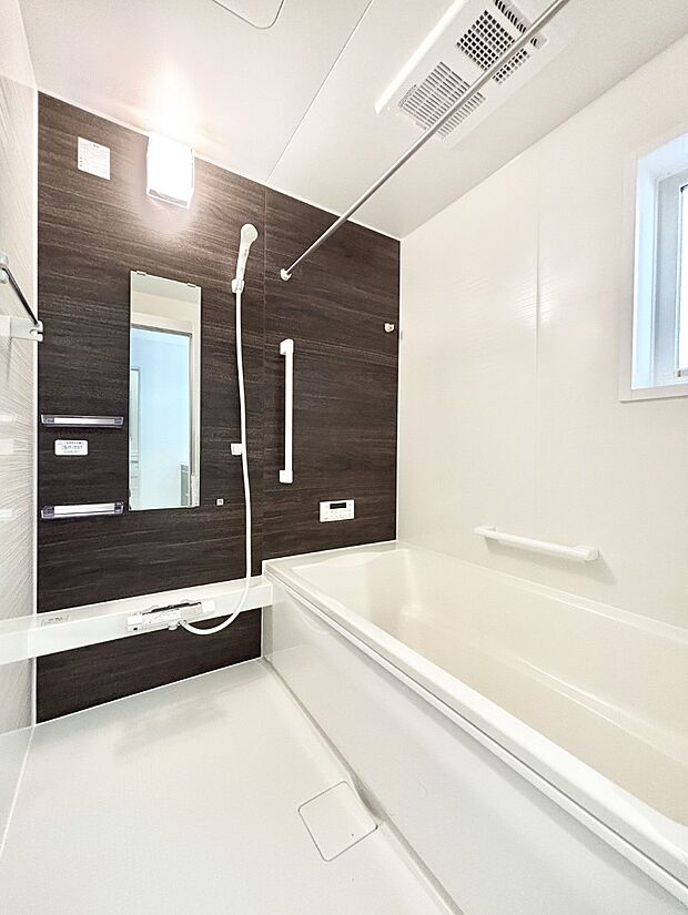 落ち着いた雰囲気でゆっくりお寛ぎいただけるバスルーム