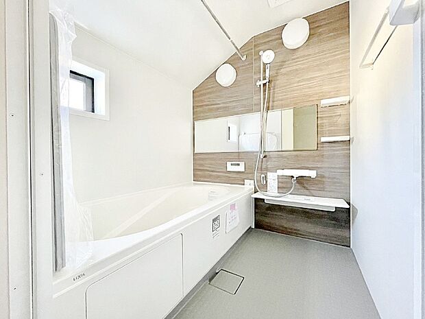 落ち着いた雰囲気でゆっくりお寛ぎいただけるバスルーム