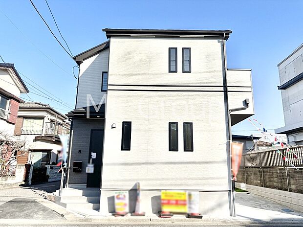 堂々完成!たっぷりの陽光と開放感に包まれる明るい住まい。