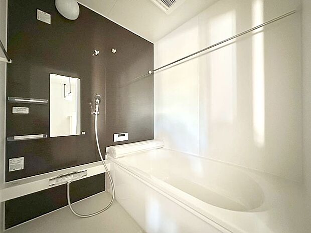 落ち着いた雰囲気でゆっくりお寛ぎいただけるバスルーム