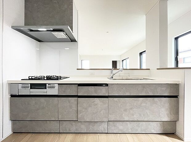 料理をしながらでもご家族との会話を楽しめる対面キッチン