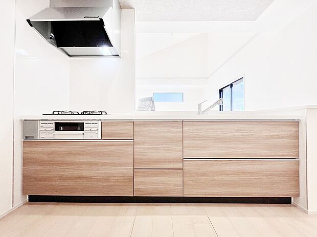 システムキッチンはシンプルでスッキリした飽きの来ないデザインなので永く使えそう！