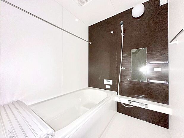 落ち着いた雰囲気でゆっくりお寛ぎいただけるバスルーム