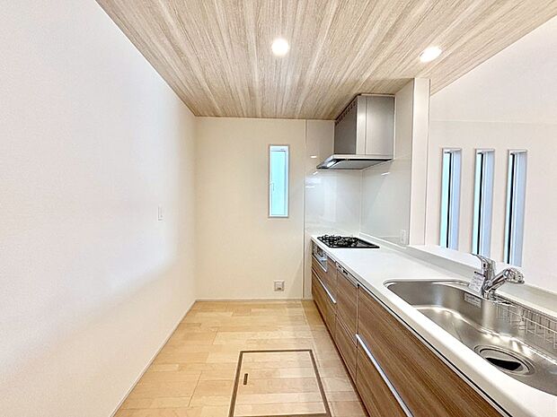 ゆとりあるキッチンではご家族と楽しくお料理ができます。