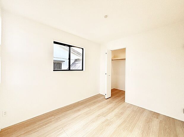 ウォークインクローゼットがあるお部屋!季節ごとの入れ替えも不要で便利です。