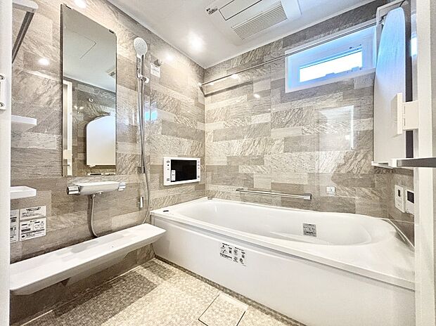 落ち着いた雰囲気でゆっくりお寛ぎいただけるバスルーム