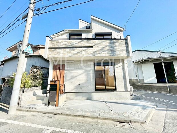 堂々完成！たっぷりの陽光と開放感に包まれる明るい住まい。 