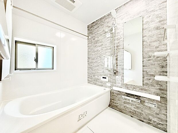 浴室乾燥機付きのバスルームでいつでも快適なバスタイムが楽しめます!