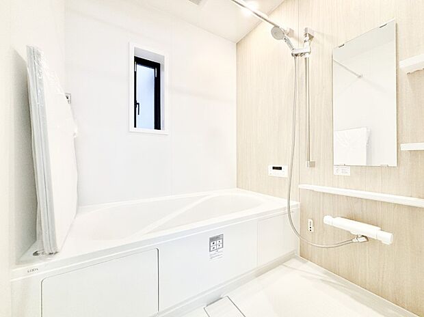浴室乾燥機付きのバスルームでいつでも快適なバスタイムが楽しめます！