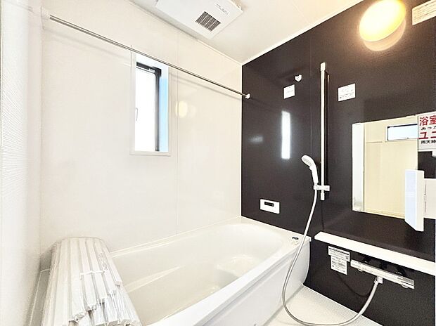 落ち着いた雰囲気でゆっくりお寛ぎいただけるバスルーム