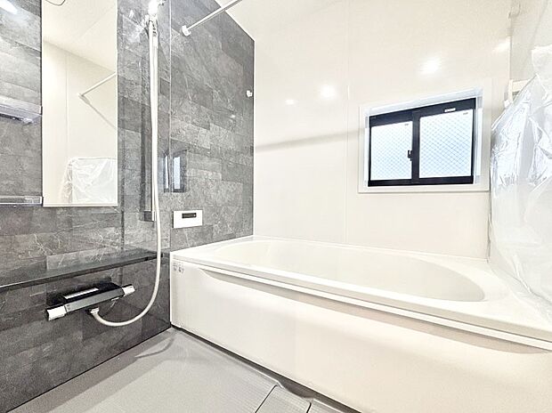 落ち着いた雰囲気でゆっくりお寛ぎいただけるバスルーム