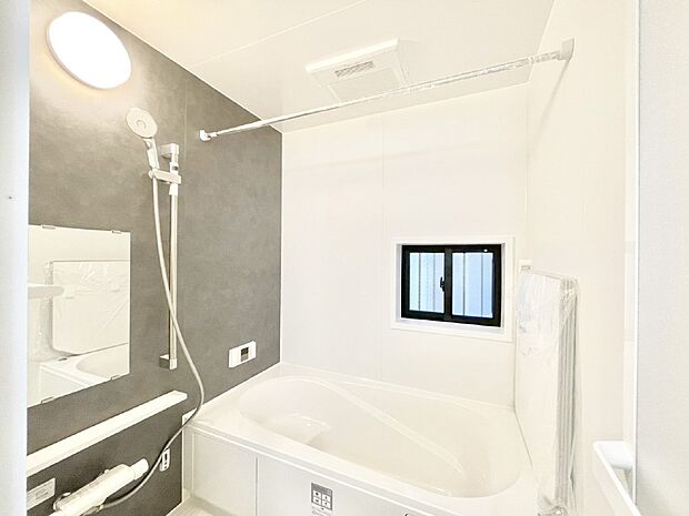 落ち着いた雰囲気でゆっくりお寛ぎいただけるバスルーム