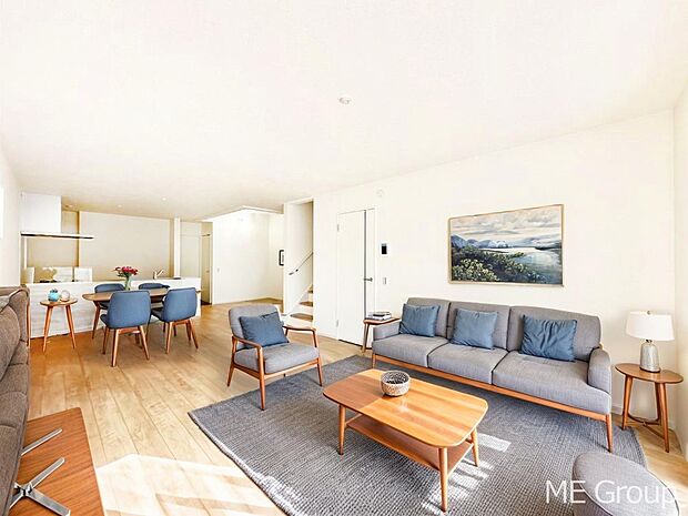 対面キッチン＆リビングイン階段を採用した家族の絆深まるＬＤＫ　※家具はCGです