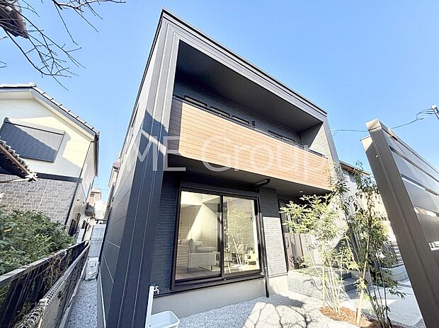 堂々完成!たっぷりの陽光と開放感に包まれる明るい住まい。